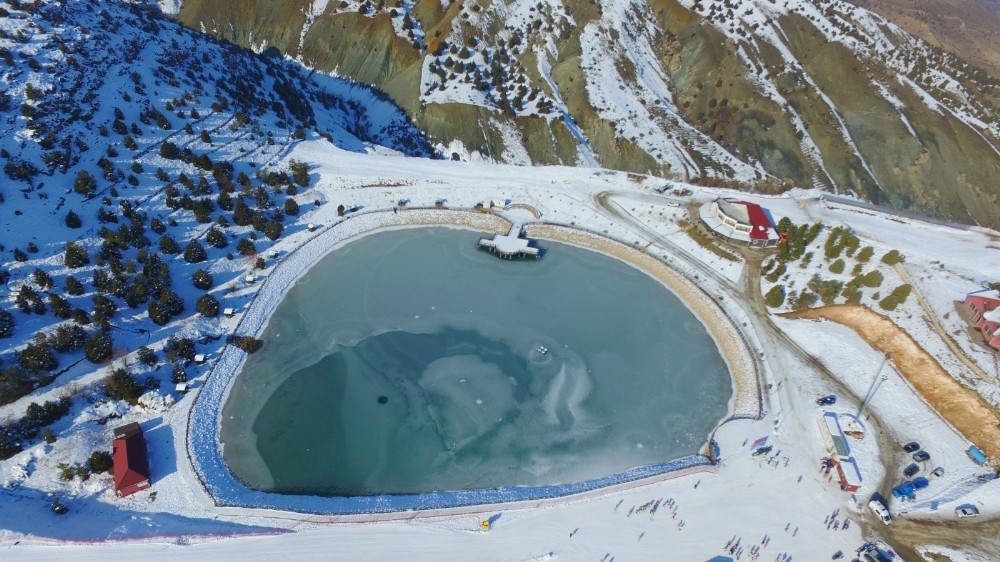 Erzincanda Donan Göl Kartpostallık Görüntüler Oluşturdu